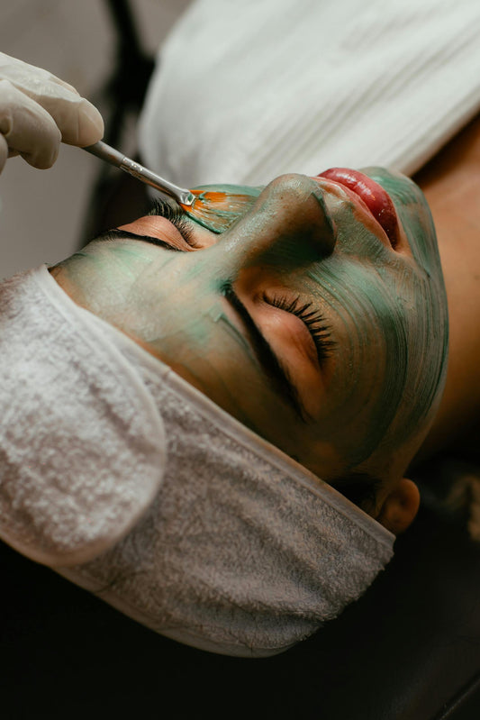 Algenpeeling vs. Microneedling: Welche Behandlung passt wirklich zu deiner Haut? Vergleich für strahlende und gesunde Haut – Kosmetik in Cloppenburg